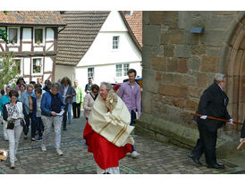 Bittprozession um den Kleinen Berg an Pfingstmontag (Foto: Karl-Franz Thiede)